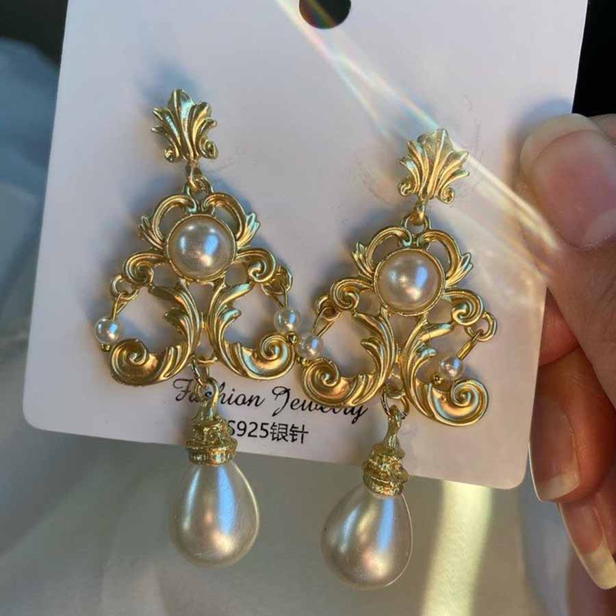 Retro Luxury Baroque Bride Ear - Vintage Collectible Figures recensie en prijs