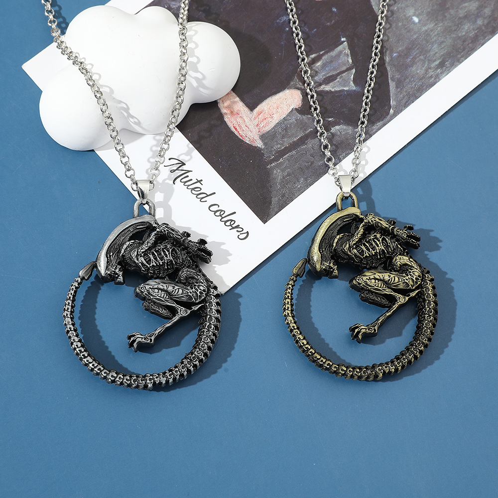 Gothic Alien Necklace - Vintag - Vintage Item recensie en prijs
