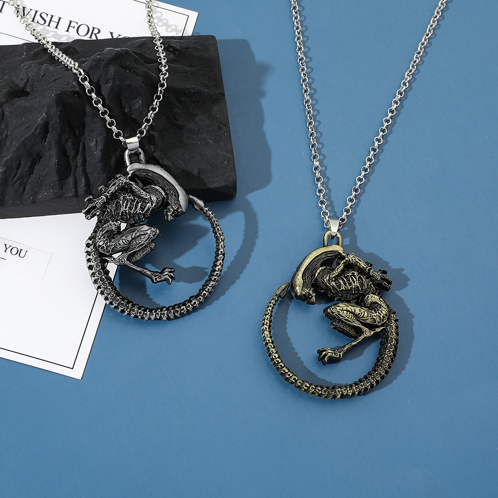 Gothic Alien Necklace - Vintag - Vintage Item recensie en prijs